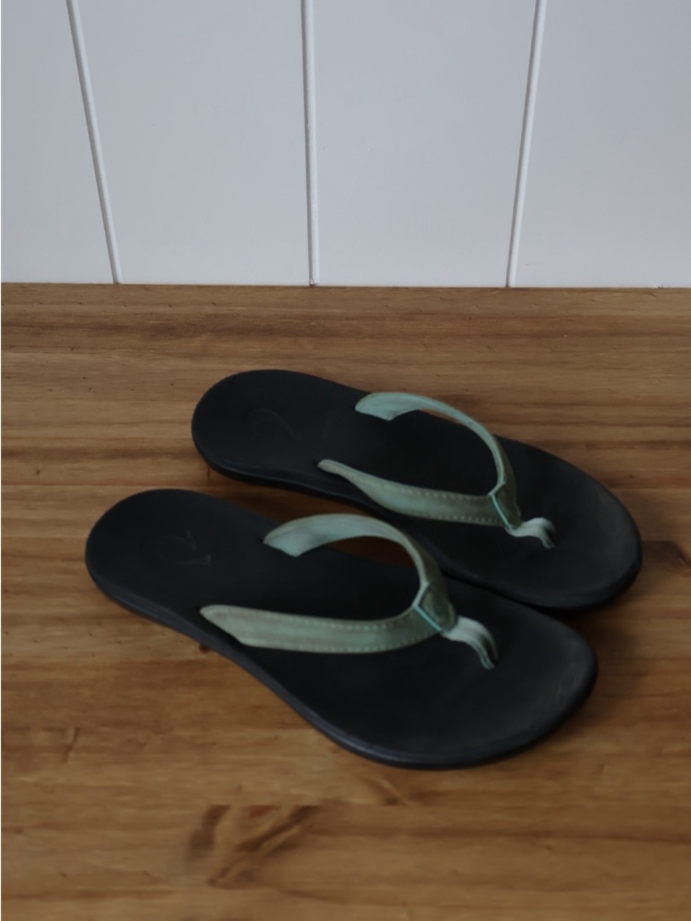 Kids Olukai Sandals - Size 2 Bech Flip Flops Summer Leather Turquoise and Black
